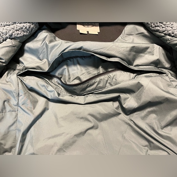 Women’s black Royal Robbins winter coat. - Picture 10 of 11